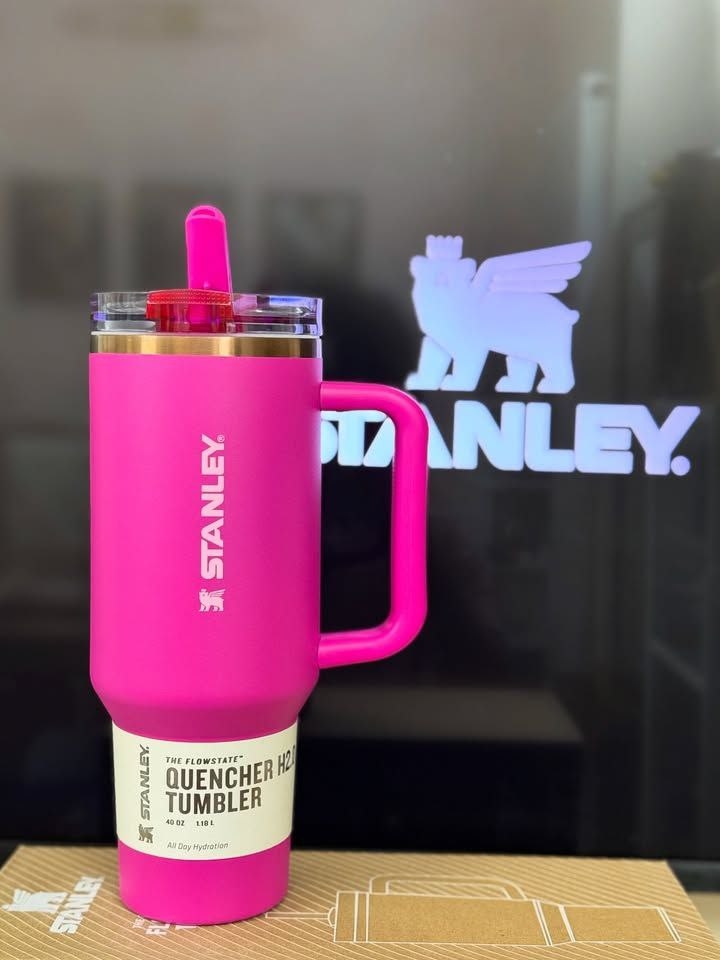 Premium Stanley Cup Pro Tour Flip Lid System and 100 percent Leak proof Design