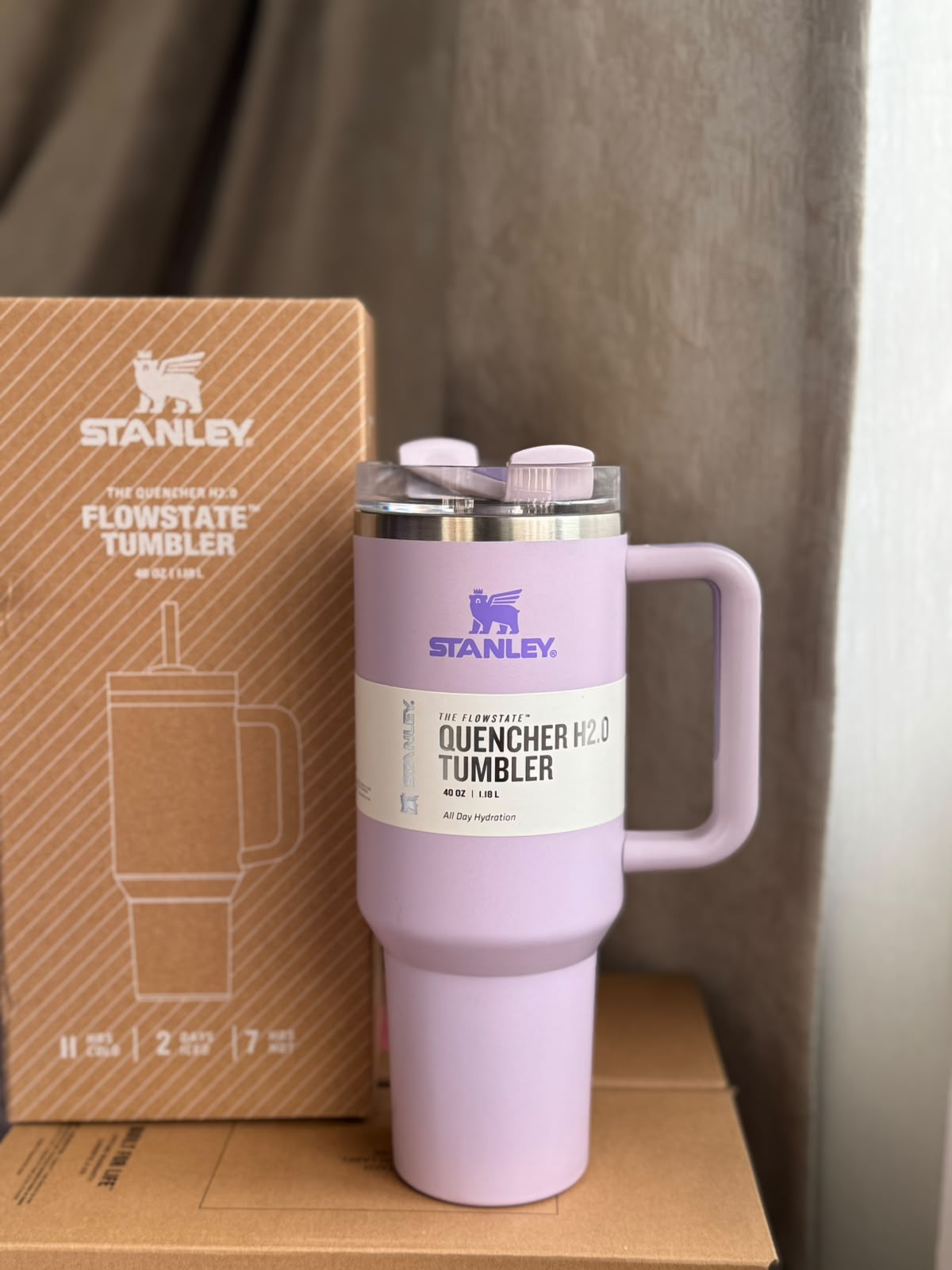 The Stanley Quencher H2.0 FlowState Tumbler light purple
