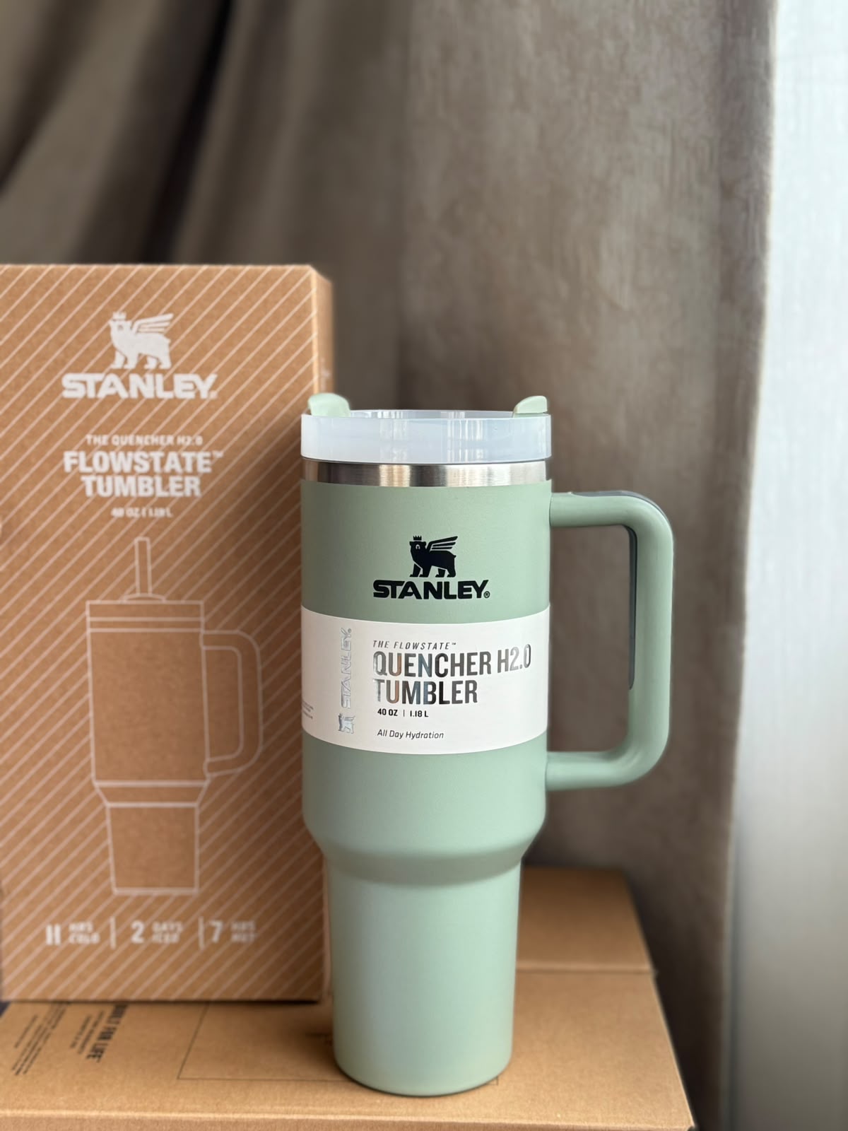 The Stanley Quencher H2.0 FlowState Tumbler Green