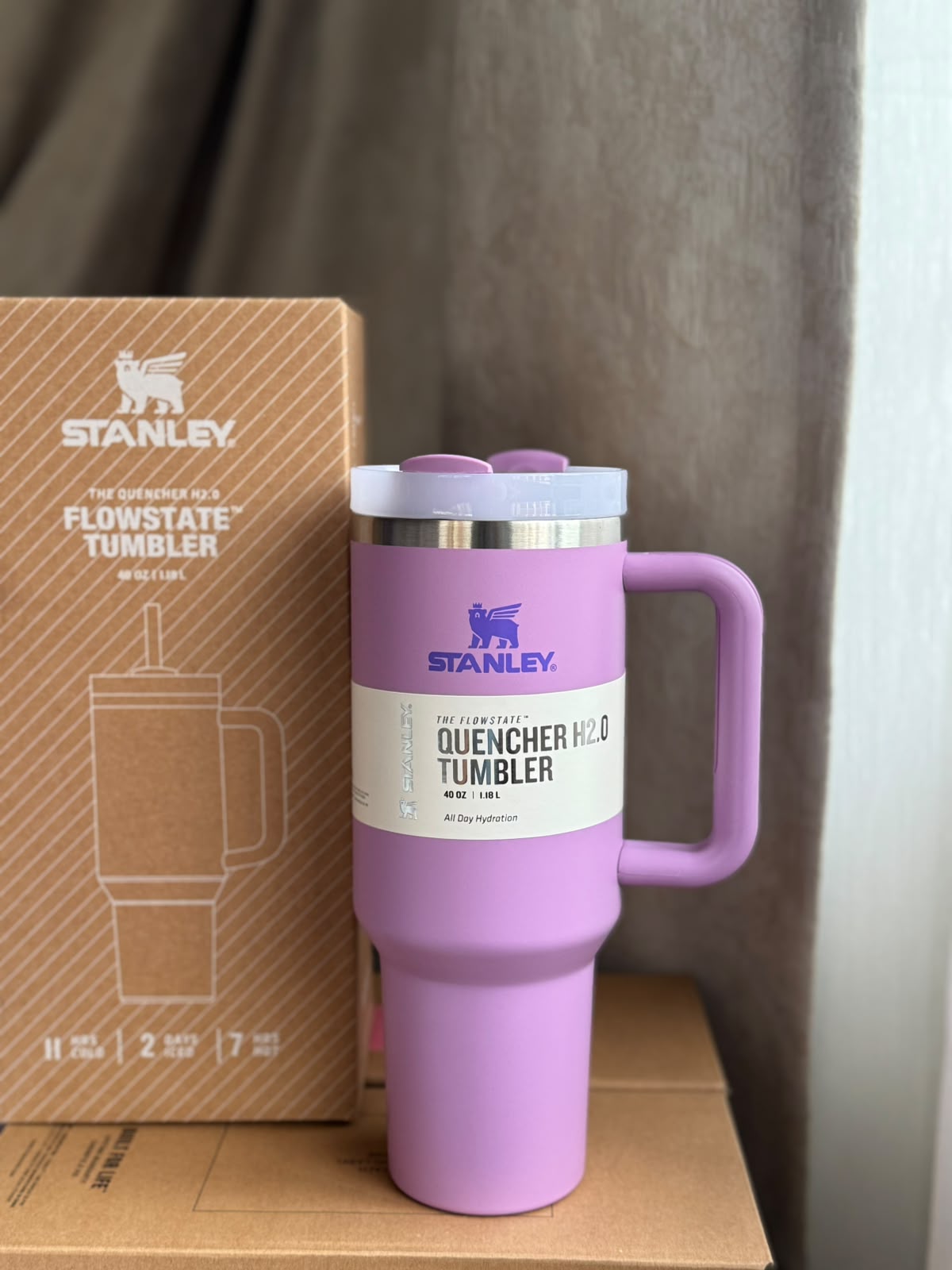 The Stanley Quencher H2.0 FlowState Tumbler purple